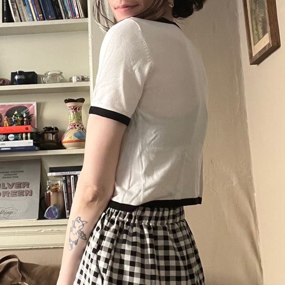 dazy • white & black short sleeve button-up cropped top with front pocket - Picture 11 of 14